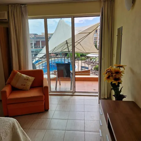 Pool View Studio, Pollo Resort, Sunny