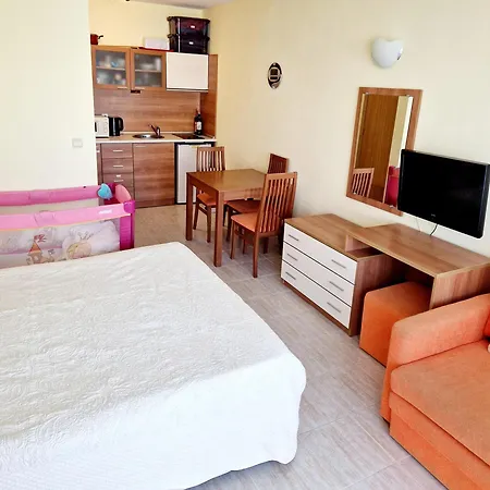 Lägenhetshotell Pool View Studio, Pollo Resort, Sunny Slăntjev Brjag