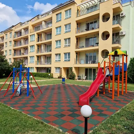 アパートホテル Pool View Apartment, Sunny