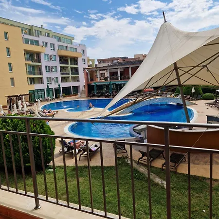 מלון דירות Pool View Studio, Pollo Resort, Sunny סאני ביץ'