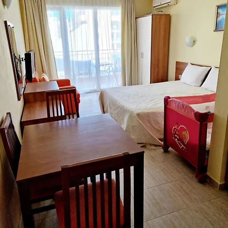 מלון דירות Pool View Studio, Pollo Resort, Sunny 3*