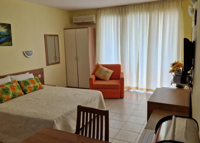 Pool View Studio, Pollo Resort, Sunny 阳光海滩